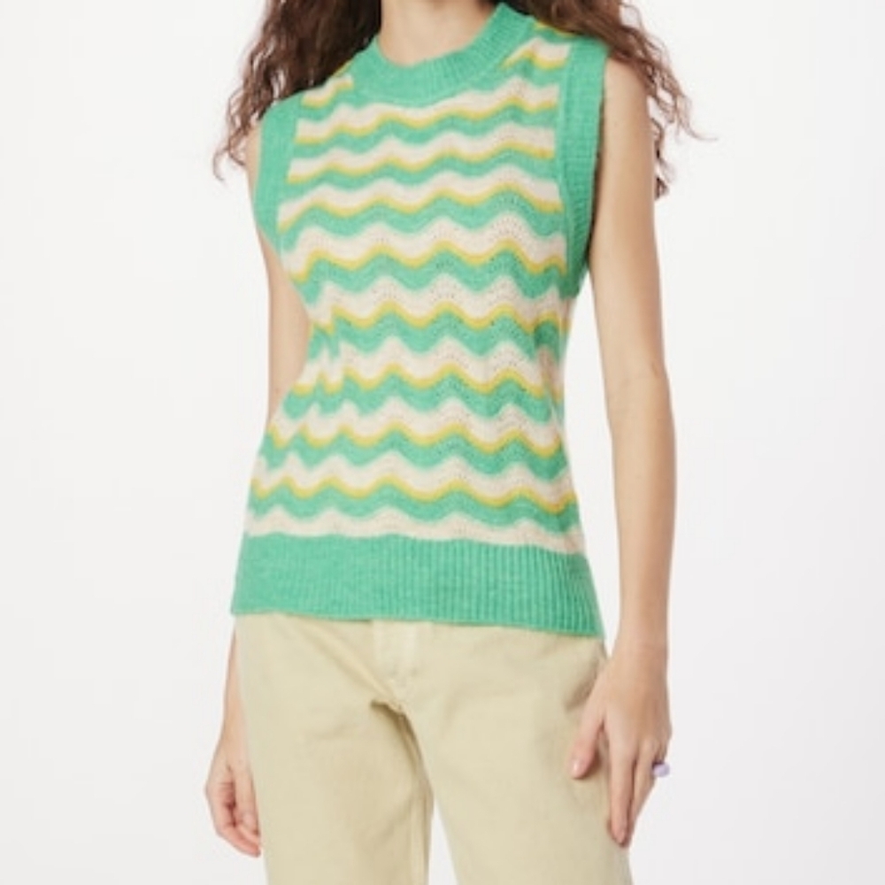 B. Young NWT Jade Maritine Slipover Vest Sleeveless XS